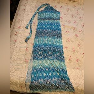 Maxi dress with neck tie.